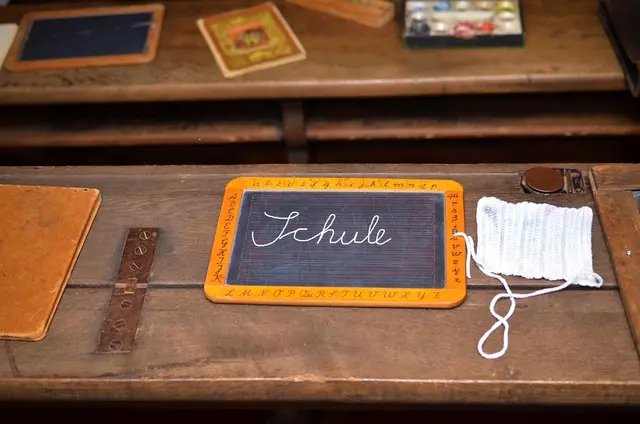 Ende Oktober reisten die ehemaligen Schülerinnen und Schüler aus ganz Österreich und auch Berlin zur alten Schulstätte in der Moserhofgasse 5 an. | Foto: Pixabay/congerdesign (Symbolfoto)