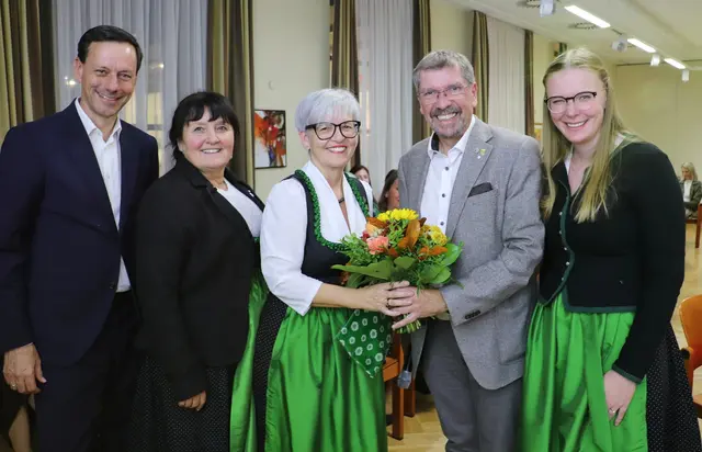 Gratulierten VP-Bezirksleiterin Anneliese Kolleger-Steger zur Wiederwahl: Ernst Gödl, Manuela Khom, Erich Gosch und Sophie Mitterhammer. | Foto: Edith Ertl