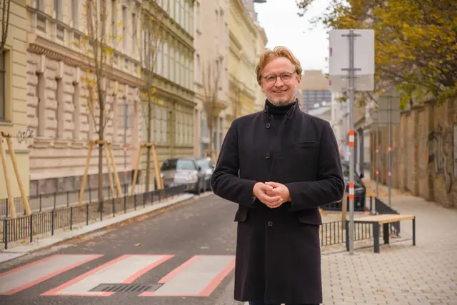 Bezirksvorsteher Martin Fabisch (Grüne) zeigt sich mit dem Ergebnis zufrieden. | Foto: BV8