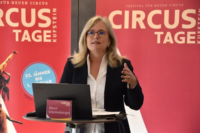 Circustage-Leiterin Almut Schobesberger präsentierte die Programmschwerpunkte im Rahmen einer Pressekonferenz. | Foto: Barbara Fluckinger