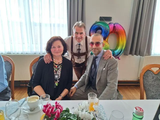 Maria und Heinz Drozda mit ihrem Freund Nandi Ahuja | Foto: privat / zVg.