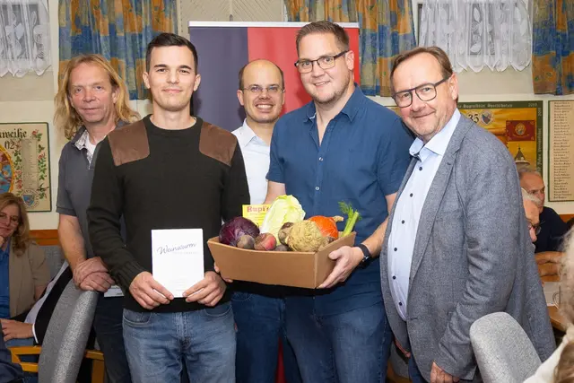 Die Drittplatzierten beim Sportschießen des Wirtschaftsbundes in St. Andrä-Wördern. | Foto: Weinwurm-Fotografie.at