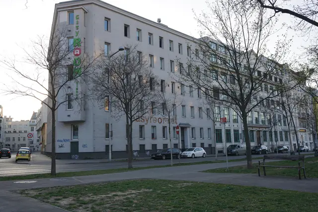 Das Haus befindet sich am Gaudenzdorfer Gürtel 41 in Meidling.  | Foto: Ronja Reidinger 