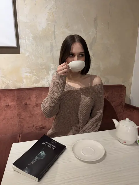 Inspiration für Figuren holt sich Aline Tosch gerne in Cafés, Hotels und Flughäfen | Foto: Lauren Fahrenberger / MeinBezirk