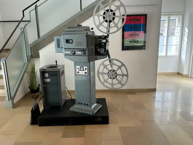 In einem Kinematografen wurden früher Kamera, Kopiergerät und Filmprojektor in einem vereint.  | Foto: Nadine von Parseval
