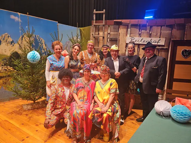 Die Komödie „More im Hemd“ verspricht turbulente Stunden voller Humor im Veranstaltungszentrum Niklasdorf.
 | Foto: Murtaler Bauernbühne Niklasdorf