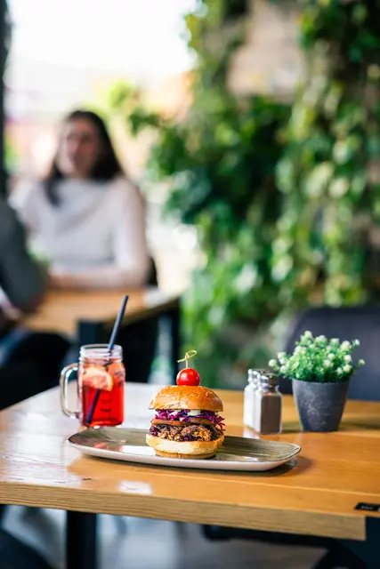 Aktuell gibt's auch einen Hirschburger. | Foto: Le Burger