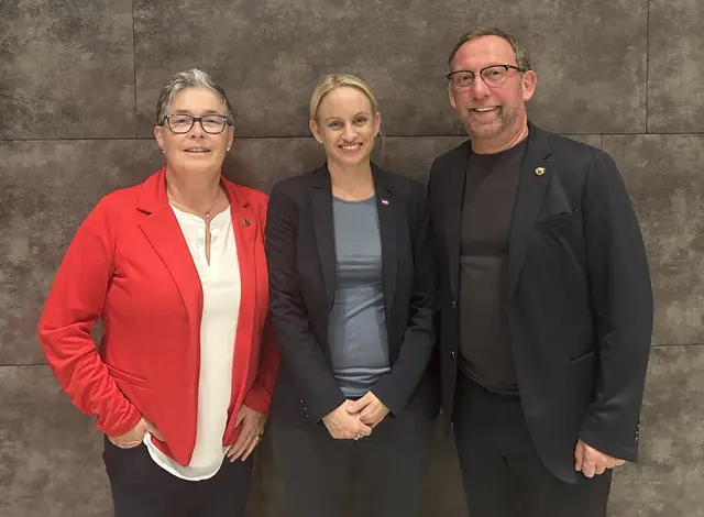 v.l.: Stadträtin Uschi Pfisterer, Staatssekretärin Michaela Schmidt und Bürgermeister Hansjörg Obinger | Foto: SPÖ Bischofshofen