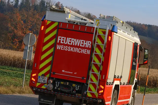 Großaufgebot von Einsatzkräften in Weißkirchen: Ein Crash zwischen Kleintransportern fordert zwei Schwerverletzte. | Foto: laumat.at