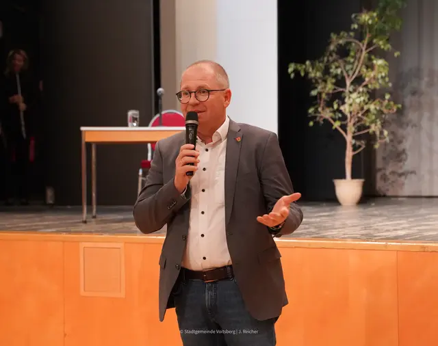 Bürgermeister Bernd Osprian begrüßte die zahlreichen Gäste in Voitsberg. | Foto: Stadtgemeinde Voitsberg/J. Reicher