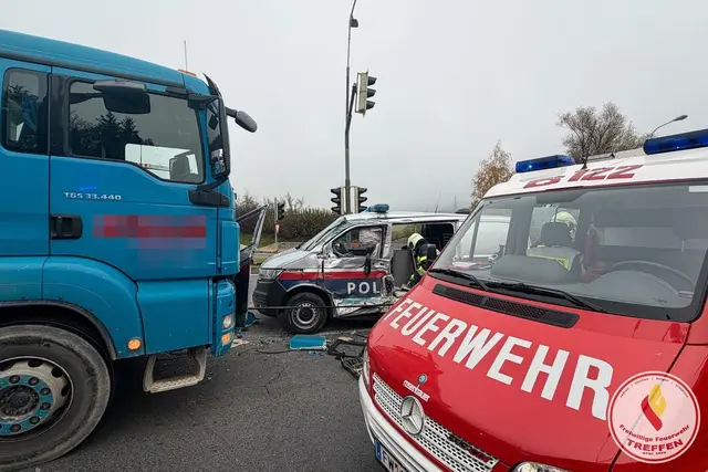 Die Polizeibeamtin sei unbestimmten Grades verletzt und der Diensthund leicht verletzt worden. | Foto: Freiwillige Feuerwehr Treffen