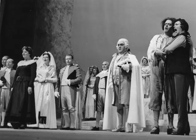 Am 5. November wiedereröffnete Karl Böhm mit Beethovens "Fidelio" die Staatsoper. | Foto:  Votava / brandstaetter images / picturedesk.com