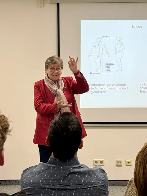 Ein lebendiger Vortrag von Frau Mag. Claudia Dieckmann  | Foto: Dr. Philipp Kolmhofer 