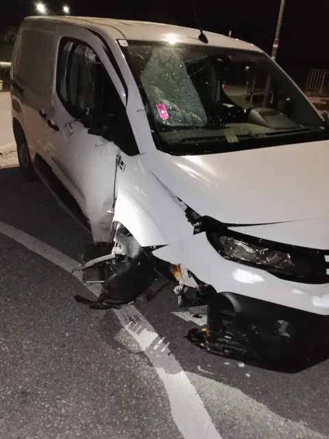 Frühmorgens musste die FF Söding zu einem Unfall ausrücken, das Fahrzeug wurde schwer beschädigt. | Foto: FF Söding