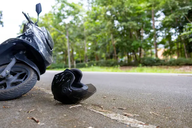 Der 16-Jährige sei aus Unachtsamkeit von der Fahrbahn abgekommen. (Symbolfoto) | Foto: stock.adobe.com/at/memorystockphoto  