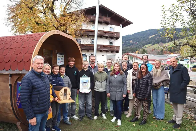 Bei der Präsentation vor dem Gemeindeamt. | Foto: Gde. Kirchberg
