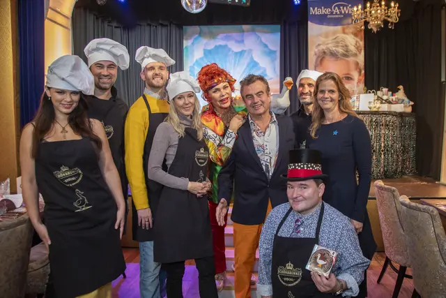 Anca &amp; Lucca Lucian, Herby Stanonik, Simone Lugner, Tamara Trojani, Konstantin Schenk, Fadi Merza, Birgit Fux, Michael Reimer (v.l.) im Schönbrunner Stöckl. | Foto: Jürgen Hammerschmid