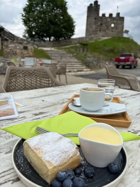 Die Gastronomie "Schlossberg mit Herz" ist von Frühling bis Ende Oktober geöffnet – 2026 geht's wieder weiter. | Foto: MeinBezirk.at