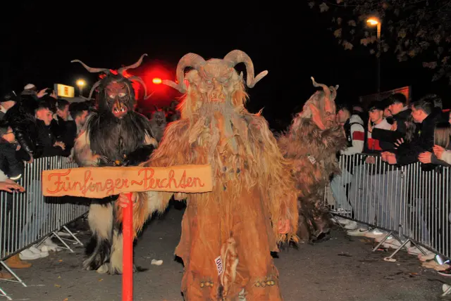 Rund 700 Krampusse und Perchten werden  in Sinabelkirchen sein. So auch die heimische Gruppe " Die Fünfiger Perchten " sind dabei 