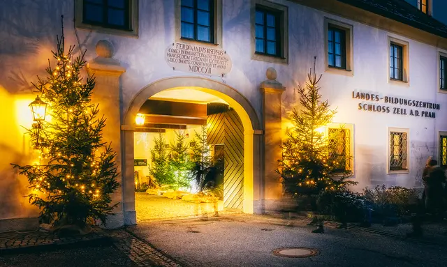 Mehr als 80 Aussteller präsentieren am 6. und 7. Dezember 2025, jeweils von 9 bis 18 Uhr, beim Zeller Schloss Advent ihre aktuellen Arbeiten – von Kunsthandwerk in jeder Form über Holzschnitzarbeiten bis bäuerliche Handarbeit.  | Foto: Richard Schramm