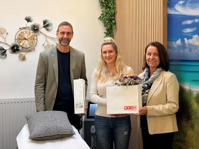Stadtrat Thomas Weiss, Sabrina Preissl und Bezirksstellenobfrau Anne Blauensteiner. | Foto: privat