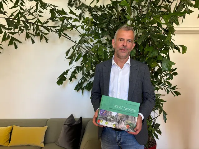 Martin Heintel ist einer der Autoren des Buches. | Foto: Pia Rotter/MeinBezirk