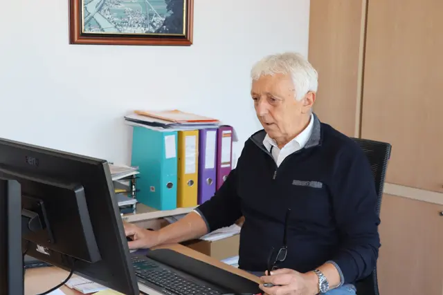 Bürgermeister Josef Auer hat jetzt bei den ÖBB beantragt, dass der Name des Bahnhofes auch Radfeld enhalten soll. | Foto: Christiane Nimpf