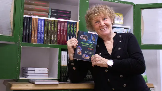 Therie Enn (64) aus Hellmonsödt ist Mitglied beim Freistädter Kulturverein Mühlviertel Kreativ. Ihr neues Buch ist auch im Mük erhältlich. | Foto: MeinBezirk/Justin Pröll
