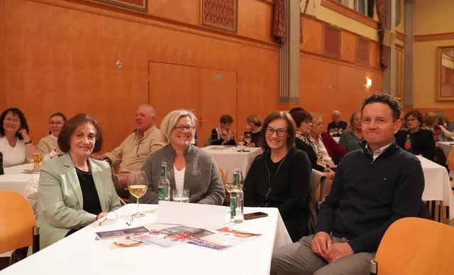 Auch Sparkassen-Vorstand Wolfgang Jöbstl genoss die Lesung von Erika Pluhar. | Foto: Stadtgemeinde Voitsberg/J. Reicher