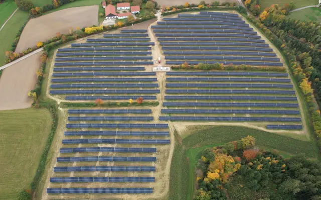 EWS lieferte die schlüsselfertige Agri-PV Anlage „Sonnenfeld St. Veit im Innkreis“ für die oekostrom AG. | Foto: EWS