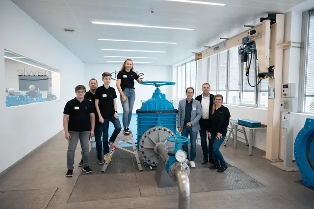 Eric Felberbauer, Manfred Strobl, Lukas Gaisbauer, Melanie Vogl, Stefan Loderbauer, Stephan Preishuber und Martina Nußdorfer (v.l.). | Foto:  E. Hawle Armaturenwerke GmbH