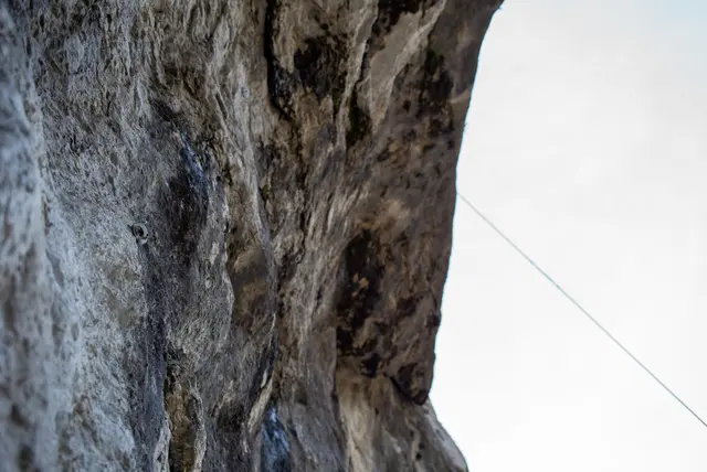 Bohrhaken zum Sichern in den verbotenen Kletterrouten. | Foto: Santrucek
