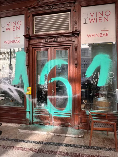 Die Lokalbetreiber recherchierten online, dass auf Instagram vonseiten der Antifa-Organisation "gfoa_w" zum Protest vor dem Lokal am Donnerstagabend aufgerufen worden ist. | Foto: Vino Wien