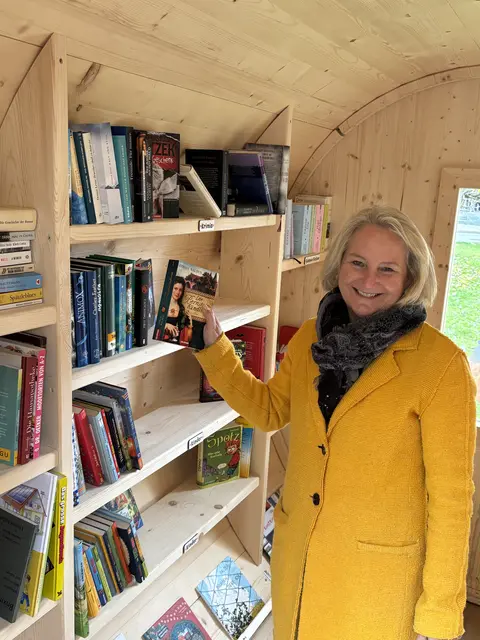 LA Claudia Hagsteiner brachte gleich ein Buch mit. | Foto: Nikolaus Kogler