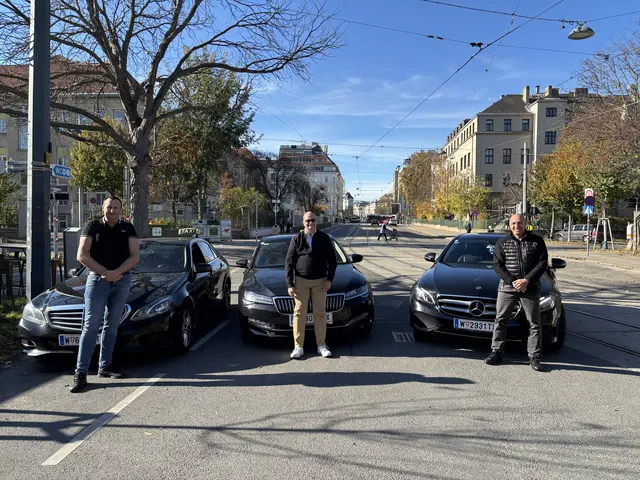 Die Gründer des Seniorentaxis: Michael Schreier, Thomas Schwarz und Goran Lazarevic (v.l) | Foto: Phillipp Scheiber/MeinBezirk