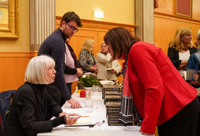 Erika Pluhar signierte nach der Lesung ihre Bücher. | Foto: Stadtgemeinde Voitsberg/J. Reicher