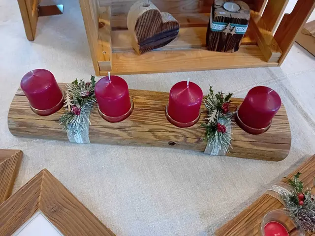 Bei der Advent-Ausstellung bei Altholz Design in Mettmach gibt es viele Geschenkideen. | Foto: Steingreß