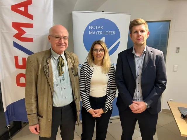 Daniela Weiss (Mitte) und ihre Experten von Limes Bruck standen allen Interessierten Rede und Antwort.  | Foto: Remax