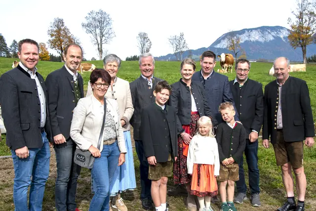 Gastgeber und Ehrengäste beim Hoffest. | Foto: Bauernbund