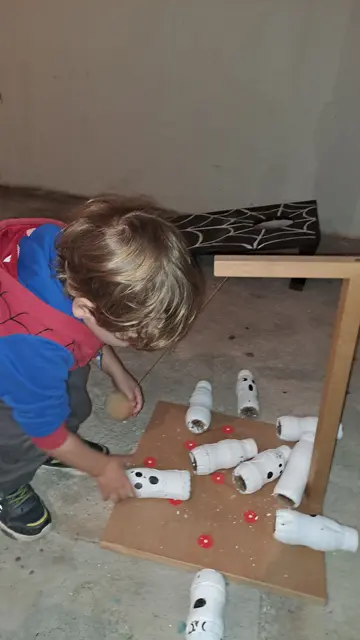 An einer Station konnten Gruselfiguren gebastelt werden. | Foto: Kinderfreunde Pöttsching