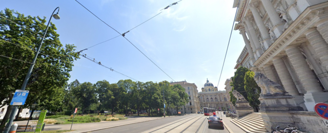 "Verdächtiger Gegenstand": Ein herrenloser Karton vor dem Haupteingang des Justizpalastes löste einen Großeinsatz aus. | Foto: Screenshot/Google Maps