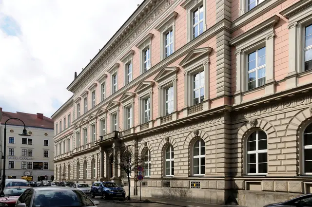 Ein Großteil der Linzer Schulen lädt im November und Dezember zum Tag der offenen Tür.  | Foto: isiwal