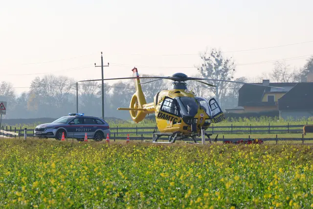 Großaufgebot von Einsatzkräften in Weißkirchen: Ein Crash zwischen Kleintransportern fordert zwei Schwerverletzte. | Foto: laumat.at