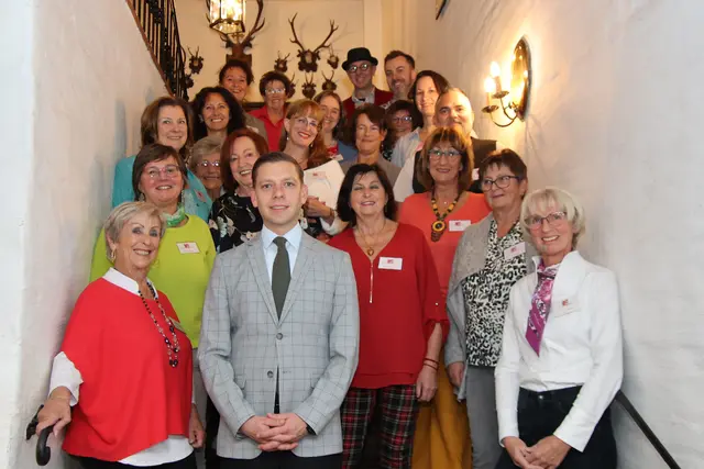 Der Kunstverein Eugendorf Kreativ lädt am 14. November um 19 Uhr zur Vernissage im Dragassenhof beim Holznerwirt.