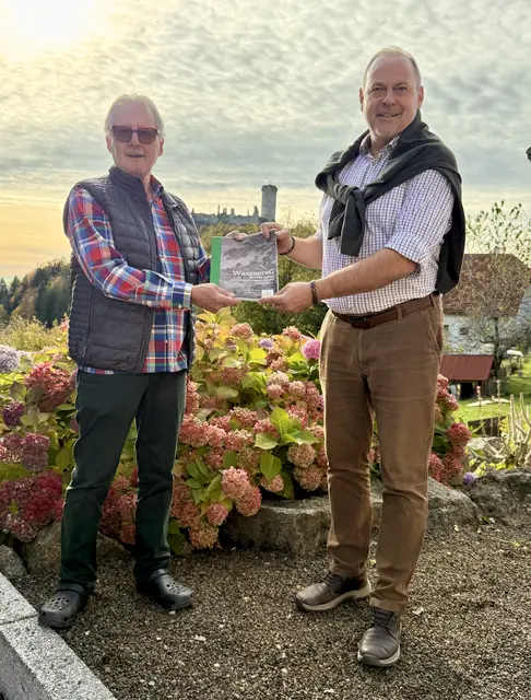 Heimatforscher Friedrich Wimmer und Bürgermeister Josef Rathgeb freuen sich auf die Buchpräsentation. | Foto: Gemeinde