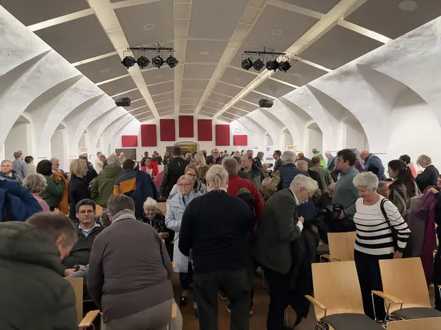 Über 700 Mitglieder zählt die Energiegemeinschaft Elsbeere Wienerwald – ein paar davon waren bei der Generalversammlung | Foto: Lauren Fahrenberger / MeinBezirk