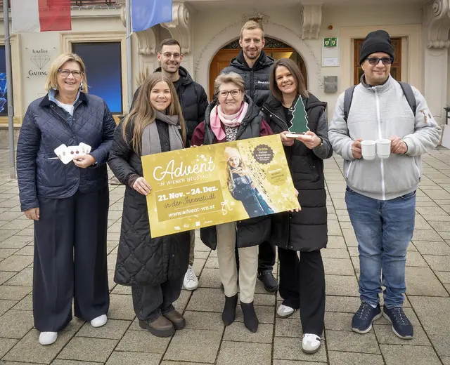 Ulli Wanjek (UW Kunsthandwerk), Lisa Fenz-Stadtherr, Ferdinand Scheuer (Stadtmarketing), Erste Vizebürgermeisterin Erika Buchinger, Christoph Horeischy (Bar Mephisto), Angelika Koleric und Matthias (beide Lebenshilfe).
 | Foto: Stadt Wiener Neustadt/Weller