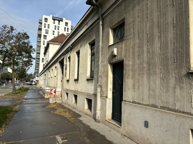 Am alten Standort in der Dresdner Straße soll Wohnbau entstehen, eine entsprechende Widmung wurde kürzlich im Gemeinderat beschlossen.  | Foto: Luca Arztmann/MeinBezirk