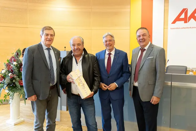 Ehrung für Alois Peer mit AK Präsident Günther Goach, LH Peter Kaiser und Vizepräsident Gerald Loidl. | Foto: LPD Kärnten/Just