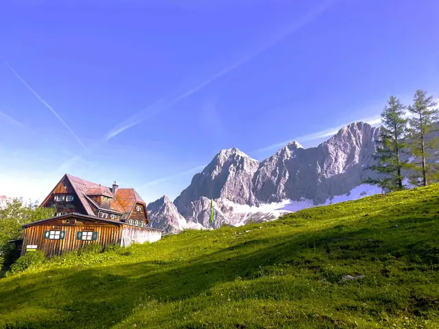 Ramsau am Dachstein gehört zu den Top-Destinationen in Österreich. Hier zu sehen: Die Austriahütte auf 1.638 Metern Seehöhe. | Foto: Katharina Wallner